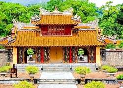 Đến Huế bái kiến nhà vua