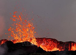 Iceland tuyên bố tình trạng khẩn cấp về nguy cơ núi lửa phun trào, khoảng 800 trận động đất trong ngày 10/11