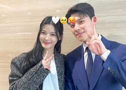 Kim Yoo Jung xinh bất chấp cam thường trong đám cưới chị gái diễn viên, gây sốt với hành động không ngờ