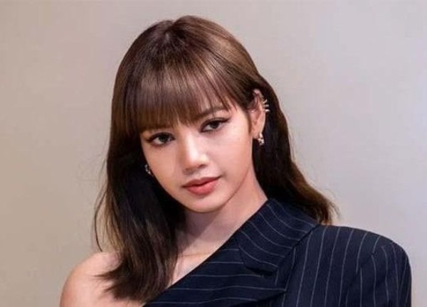 Sự thay đổi không thể nhận ra của Lisa (BLACKPINK) sau 7 năm ra mắt