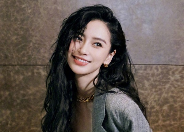 Angelababy bị nhân viên rời bỏ, phải bán biệt thự siêu sang hậu "phong sát"