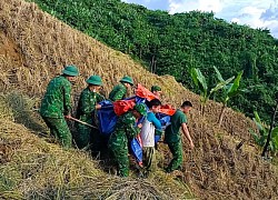 [ẢNH] Quảng Nam: Chiến sĩ biên phòng giúp đồng bào thu hoạch lúa