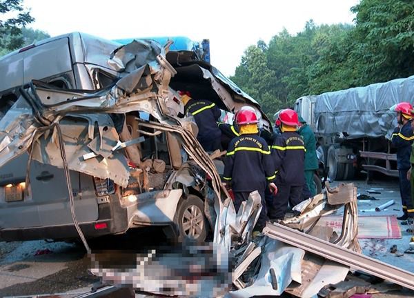 Tai nạn 5 người chết ở Lạng Sơn: Tài xế đã thấy cảnh báo nhưng mải nói chuyện