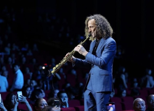 Kenny G nói tiếng Việt, U70 mê hoặc hơn 4.000 khán giả