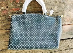 Nhặt rác làm sạch biển, lượm được túi hàng hiệu Louis Vuitton