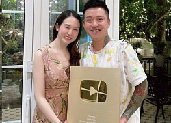 Ca sĩ Tuấn Hưng nhận nút vàng YouTube sau nhiều năm phấn đấu