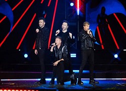 Đêm nhạc Westlife bị 'tố' quảng cáo tiền ảo, web cờ bạc, BTC nói gì?