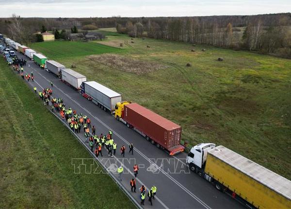 Thêm cửa khẩu biên giới giữa Ba Lan và Ukraine bị các lái xe tải phong tỏa