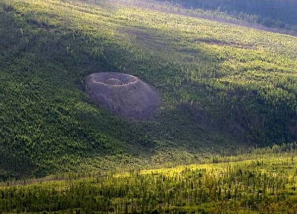 Miệng núi lửa Patomskiy: Kỳ quan thiên nhiên hay tàn tích của UFO cổ đại?