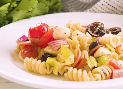 Món ngon mỗi ngày: Cách làm salad pasta đơn giản lạ miệng