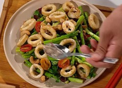 Món ngon mỗi ngày: Công thức làm salad mực măng tây đơn giản tại nhà, ăn là ghiền