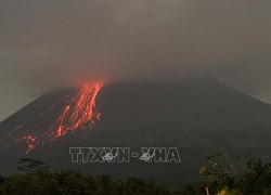 Núi lửa phun trào ở Indonesia: 11 người leo núi tử vong