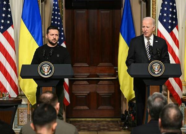 Điều gì đã thay đổi trong lập trường của Tổng thống Biden về việc ủng hộ cho Ukraine?