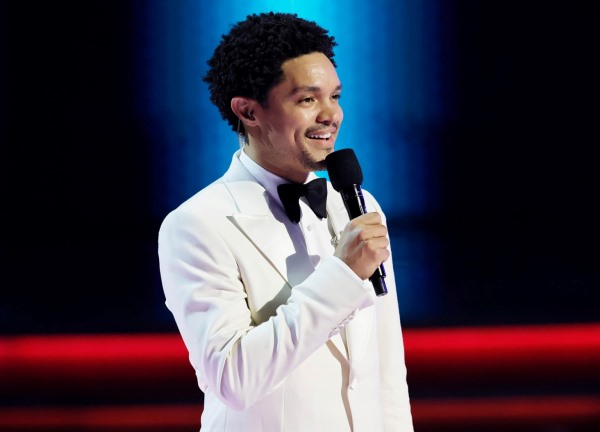 Trevor Noah sẽ dẫn chương trình lễ trao giải Grammy 2024