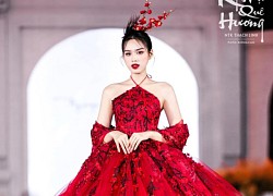 Tham dự loạt sự kiện cuối năm, Hoa hậu Đỗ Thị Hà đẹp hút mắt khi chọn gam màu đỏ