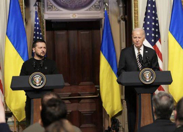 Tổng thống Ukraine rời Mỹ, Tổng thống Biden cảnh báo nóng