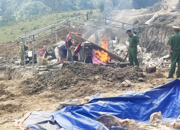 Truy quét "vàng tặc" vùng giáp ranh