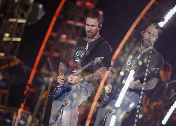 Maroon 5 khiến khán giả 8Wonder Winter Festival phát cuồng với loạt hit "siêu đỉnh"