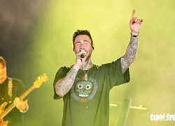 Mê cách Adam Levine của Maroon 5 hát 'em có muốn ở bên anh giây lát không'