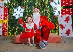 Chàng trai hóa trang ông già Noel, chụp ảnh miễn phí cho hàng trăm người