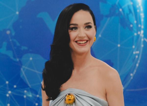 Trọn bộ ảnh HD cận cảnh nhan sắc siêu sao Katy Perry ở lễ trao giải VinFuture 2023: Nét đẹp cổ điển mãn nhãn, nhưng sáng nhất là nụ cười!