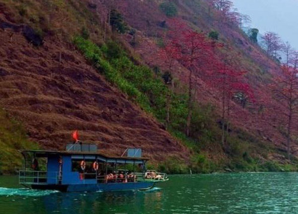 Một ngày trên dòng sông Nho Quế