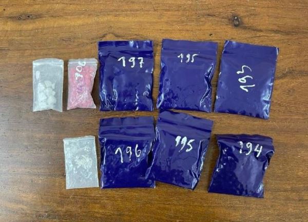 Bắt giữ 3 đối tượng thu gần 1.300 viên ma túy và 2 gói heroin