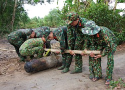 Cà Mau: Người dân phát hiện quả bom nặng 250kg khi cải tạo vuông tôm