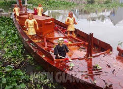 Kiên Giang: Xác minh nguồn gốc thuyền rồng trôi dạt ở U Minh Thượng