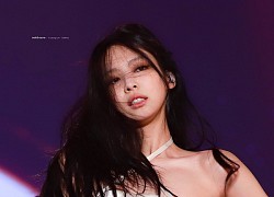 Jennie (BLACKPINK) đã hết sợ pháo, hóa 'ảo thuật gia' biến ra sân khấu cực nghệ