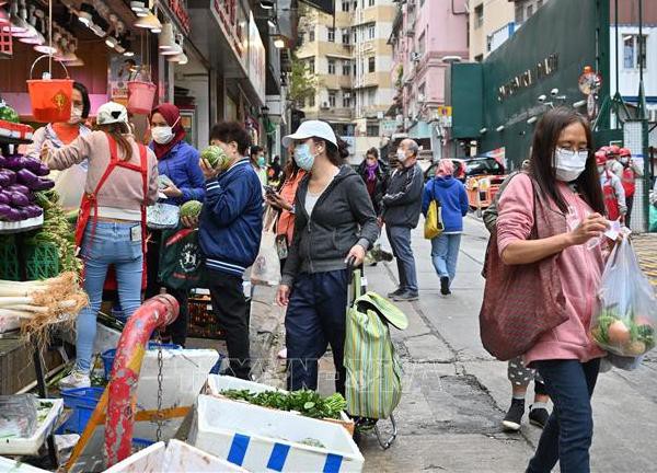 Nhiều chuyên gia y tế Hong Kong (Trung Quốc) ủng hộ dỡ bỏ quy định đeo khẩu trang