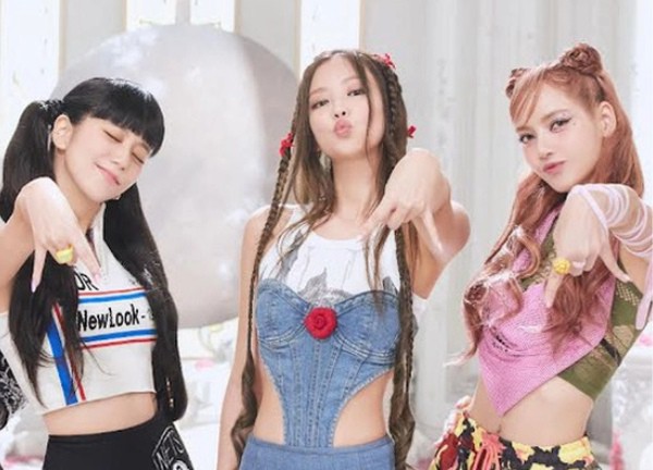 BLACKPINK đã tái ký hợp đồng với YG?
