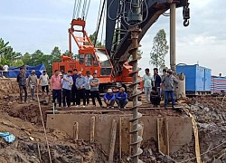Vụ cháu bé rơi xuống hố bê tông sâu 35m bao giờ khởi tố?
