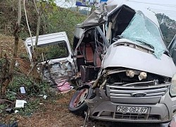 Xe khách và xe đầu kéo va chạm, 4 người thương vong