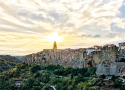 Italy: Đóng cửa nhiều địa điểm ở thành phố du lịch Tuscan do động đất