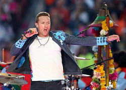 Chris Martin ca ngợi Rihanna là 'ca sĩ hay nhất mọi thời đại'