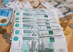 Đồng ruble chạm mức thấp nhất so với USD kể từ cuối tháng 4/2022