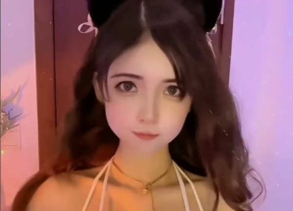 Nữ streamer vướng scandal 'nhạy cảm' sở hữu tài khoản Instagram với nhiều clip 'bỏng cháy'