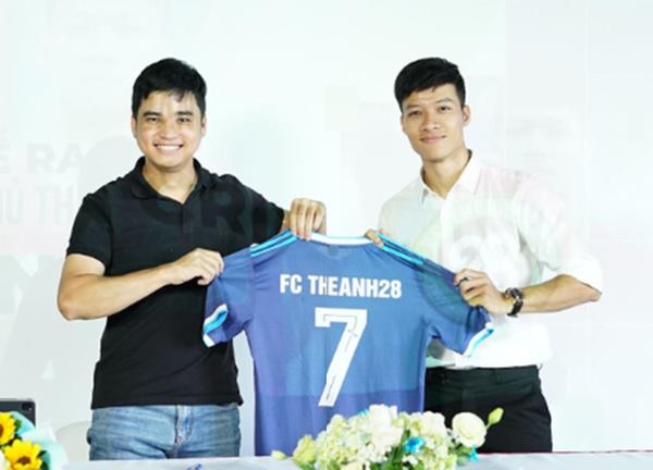 "Theanh28 FC" chiêu mộ thành công "Cán Cris"