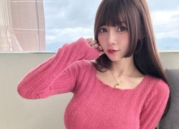 Đón Valentine, hot girl siêu vòng 1 lên đồ k.hoe b.ody 'ná thở'