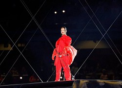 Rihanna khoe bụng bầu lần 2 trên sân khấu Super Bowl?