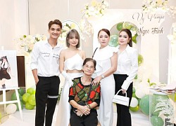 Mẹ vợ Mạc Văn Khoa "xì-teen" chiếm spotlight con gái ở tiệc sinh nhật