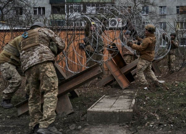 Nga giành hết cao điểm, Ukraine sơ tán dân khỏi "pháo đài" Bakhmut