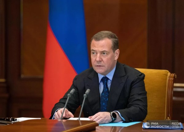 Ông Medvedev: Nga có quyền tự vệ bằng bất kỳ loại vũ khí nào, kể cả hạt nhân