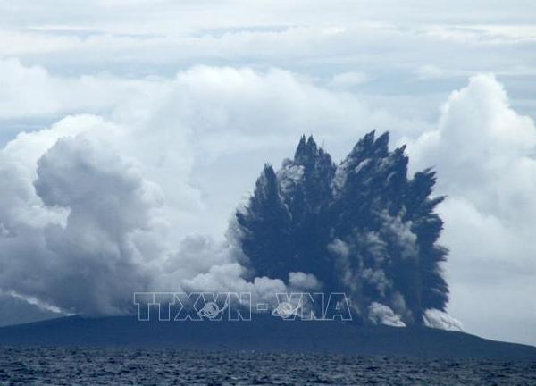 Núi lửa Anak Krakatoa ở Indonesia phun trào