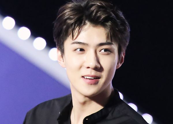 Sehun (EXO) bác bỏ tin đồn bạn gái có thai