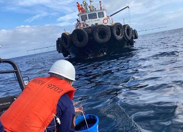 Philippines cấm đánh bắt cá sau vụ chìm tàu chở dầu