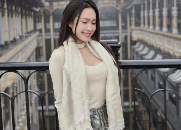 Xả ảnh đi Sapa, người yêu Đoàn Văn Hậu khoe vòng 1 căng tròn