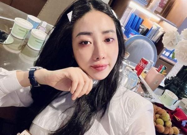 Hot mom đẻ 7 con vẫn xứng tầm hoa hậu nhờ trẻ đẹp
