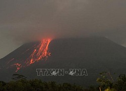 Indonesia: Núi lửa Merapi 'thức giấc', cột tro bụi cao tới 7 km